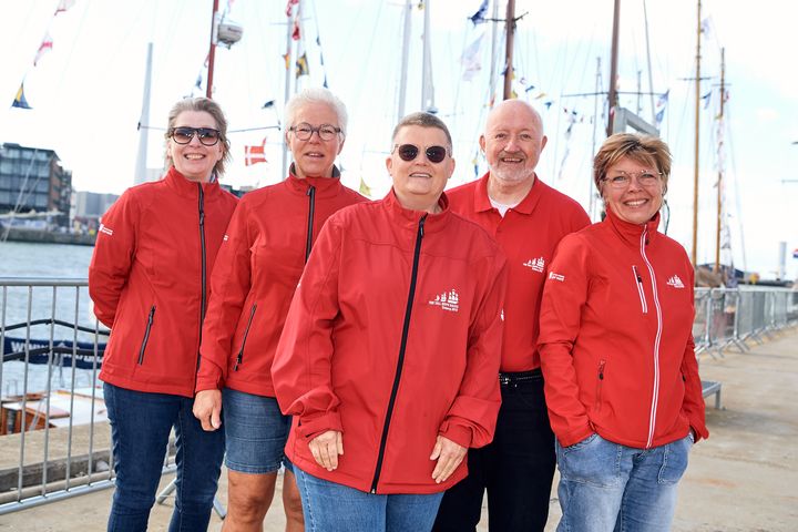 Charlotte Albrechtsen (i midten) er klar til sit sjette The Tall Ships Races og glæder sig til igen at mødes med erfarne og nye forbindelsesofficerer. Foto: Esbjerg Kommune