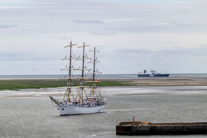 Polske Dar Młodzieży anløber Esbjerg under The Tall Ships Races i 2022. Med sine 108,8 meter var det dengang det største skib i flåden – i år overgås det dog af peruvianske BAP Unión på hele 115,7 meter.