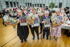 Modtagerne af årets Frivillighedspriser og Johan Hoffmann Fondens Pris 2025. Foto: Esbjerg Kommune.