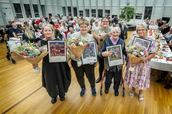 Modtagerne af årets Frivillighedspriser og Johan Hoffmann Fondens Pris 2025. Foto: Esbjerg Kommune.