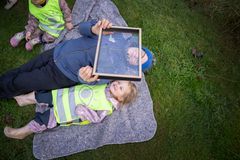 Naturen bliver nærstuderet. Foto: Esbjerg Kommune