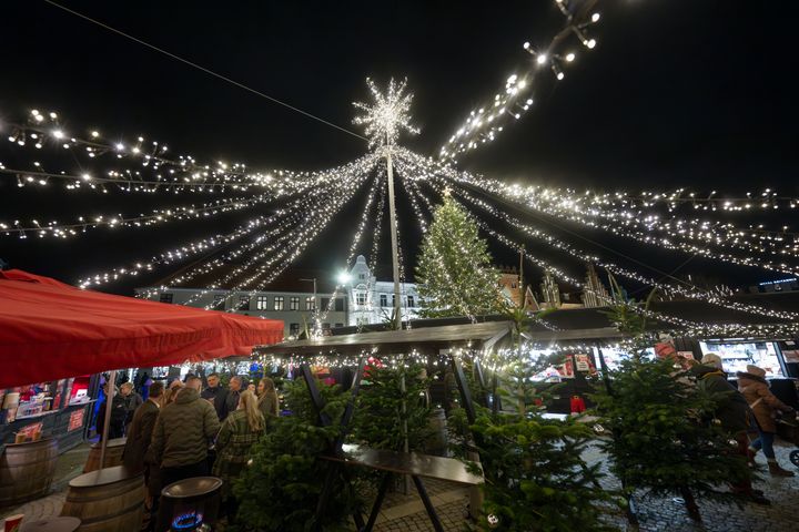 Lida og Oskar Nielsens Fond spreder juleglæde med gaver til alle beboere på Esbjerg Kommunes plejehjem. Foto: Esbjerg Kommune.