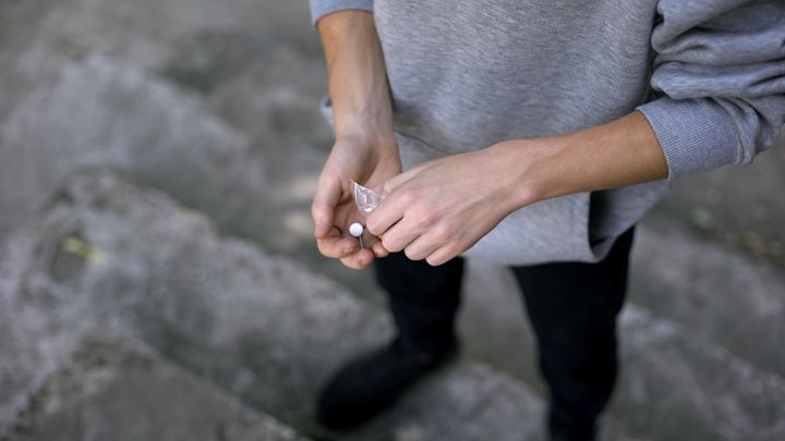 Et endnu stærkere samarbejde omkring de unge og deres familier skal forebygge og reducere rusmiddelbrug blandt børn og unge, ikke mindst opioider. Foto: Colourbox.