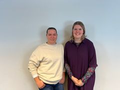 Christine (tv) og Ninna (th) er klar til at starte som elever igen efter det skoleforberedende forløb. Foto: Privat.