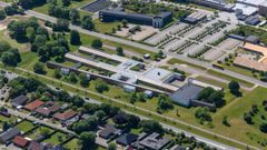 Set fra luften fornemmer man størrelsen på ejendommen på Niels Bohrs Vej.