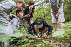 Eleverne arbejdede med klima og CO2 på en mere konkret og praktisk måde end i klasselokalet. Foto: Esbjerg Kommune