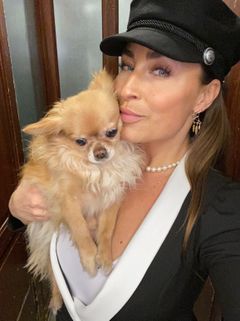 Jeg vil meget gerne bruge min stemme til at kæmpe for dyrenes ret til at være tilstede i en voldsom verden, der er styret af vores - til tider - ubarmhjertige race," siger Szhirley, der er ny ambassadør i World Animal Protection DK.