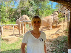 Gitte Buchhave i Chang Chill, der er et af flere elefantreservater i Thailand, der støttes af hendes organisation World Animal Protection.