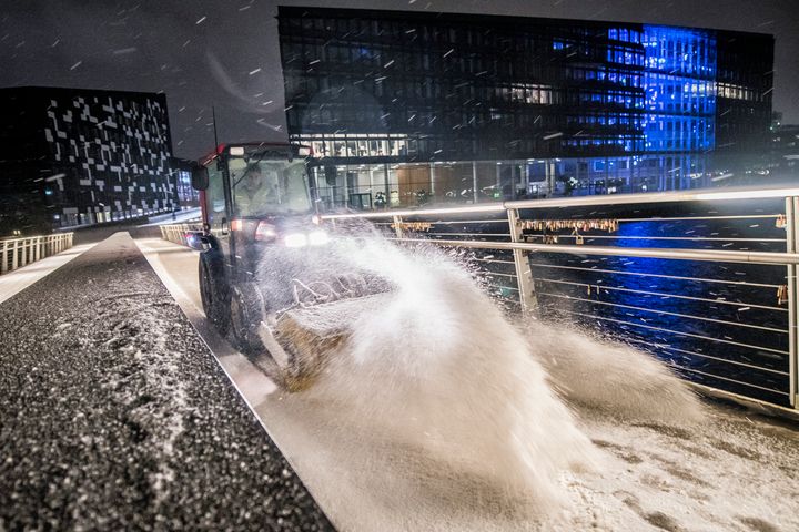 Snerydning på cykelbro
