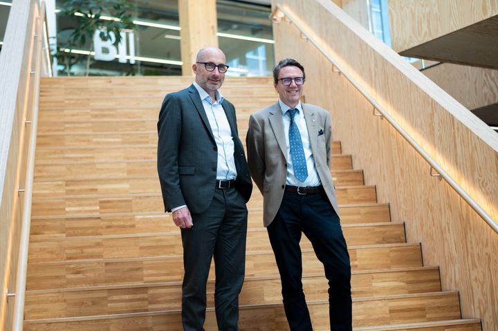 Adm. direktør for Industriens Fond, Thomas Hofman Bang, og adm. direktør for BII, Jens Nielsen, har store forhåbninger til den nye AI-satsning.