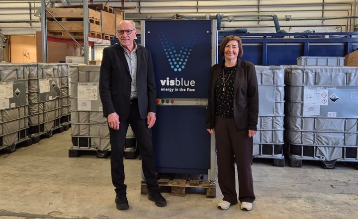 Preben Obbekær fra VisBlue og Lene Fredborg fra EWII, der nu i fællesskab vil tilbyde flowbatterier til aktører i ejendomsbranchen.