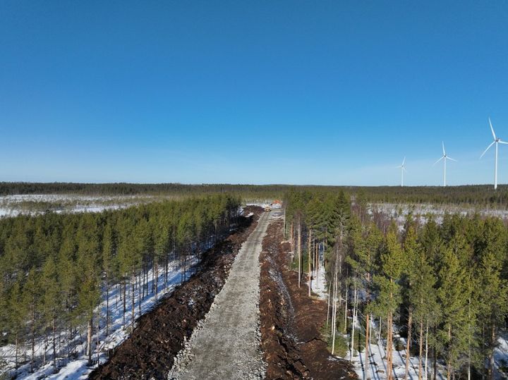 TOWII Renewables – et joint venture ejet af EWII og Tokyo Gas - opfører 12 vindmøller i Finland. Alle møller vil være i drift i første halvår 2027.