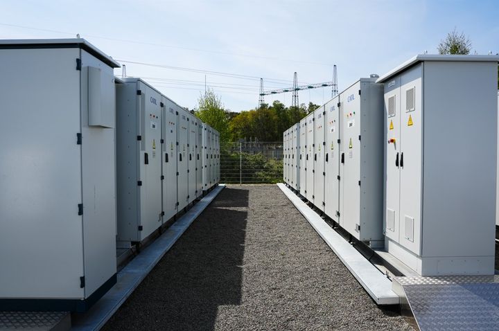 EWII foreslår, at koncernens store batteri på Bornholm bruges til at udjævne de belastninger, som presser elnettet, og dermed kan batteriet skabe noget hårdt tiltrængt kapacitet på øen.