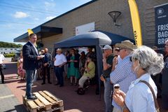 Felex Pedersen talte ved indvielsen af den den nye flexbus-Rute i Køng