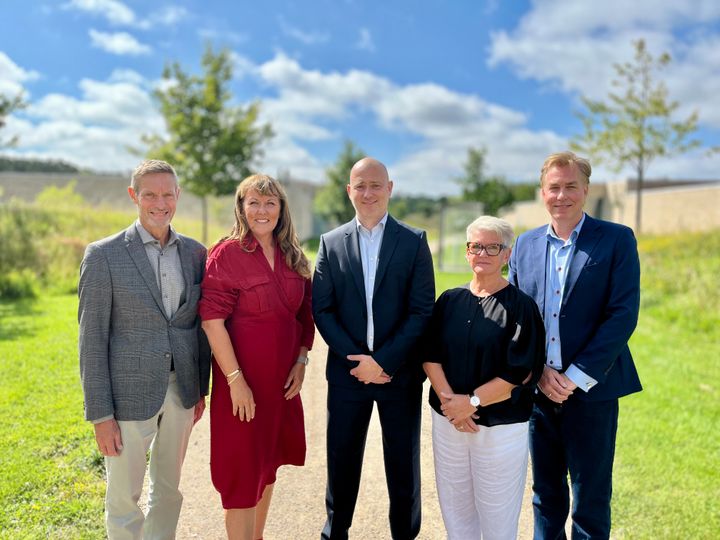 Den nye sygehusledelse for fusionen mellem Psykiatrien og NSR Sygehuse. Fra venstre er det vicedirektør Henrik Stig Jørgensen, vicedirektør Dorthe Juul, sygehusdirektør Kresten Dørup, vicedirektør Anne Grethe Larsen og vicedirektør Jens Drachmann Bukh.