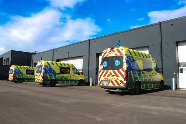 Den nye ambulancebase i Køge er den største i regionen og markerer afslutningen på etableringen af syv nybyggede ambulancebaser under Ambulance Sjælland.