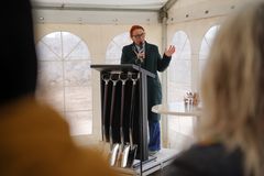 Billede af Trine Birk Andersen, formand for Regionsrådet i Region Sjælland på talestolen