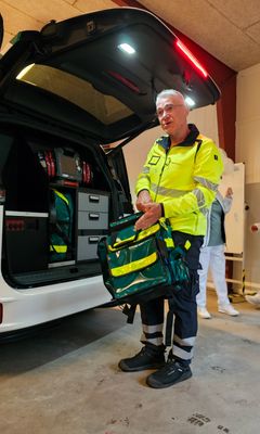 Bo Wærum Lauritzen er paramediciner i Region Sjælland, og sad bag rattet på sociolancens første tur mandag.