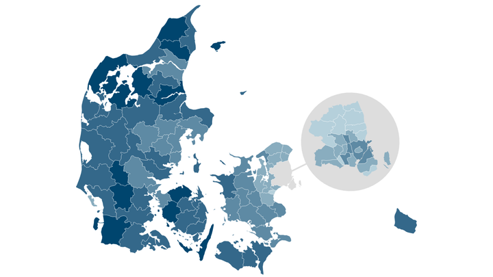 I de mørkeblå kommuner står en gennemsnitlig folkepensionist til at få 3.000 kroner eller mere til sig selv om året. Se interaktiv udgave af kortet her: https://www.datawrapper.de/_/GS8EN/?v=3