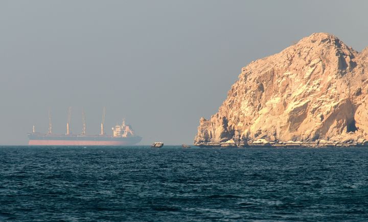 I 17 ud af 69 brancher udgør olie mere end halvdelen af energiforbruget. Derfor er de særligt sårbare, når Hormuz-strædet lukkes.