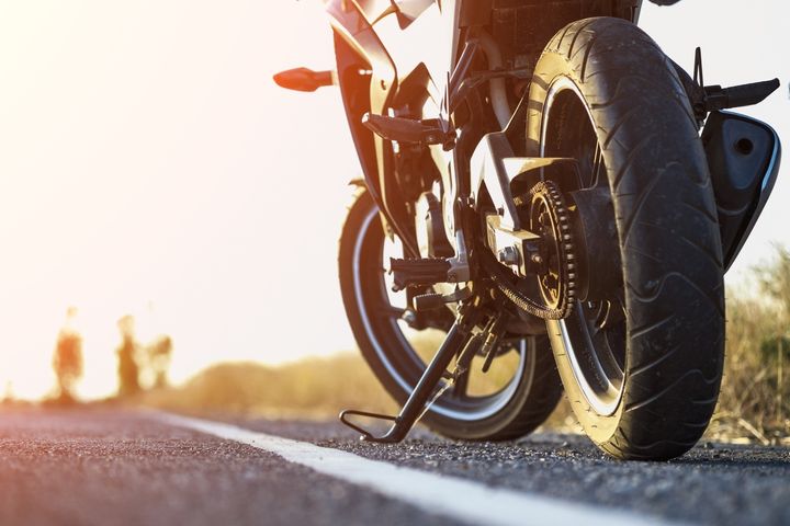 De fleste motorcykelentusiaster drømmer om sol, varme og ture rundt i landet på motorcyklen. Sæsonen er officielt startet, selv om vejret godt kunne være lidt varmere.