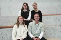 Fem studerende fra Danmarks Medie- og Journalisthøjskole fik idéen til Tuborgen i et studieprojekt, hvor de skulle finde en kreativ måde at styrke unges politiske selvtillid. Fra venstre: Liv Nora Holmgren, Iben Dalen, Mikkel Skotte og Mathilde Richter West. Anna Schäffer var i udlandet, da billedet blev taget.