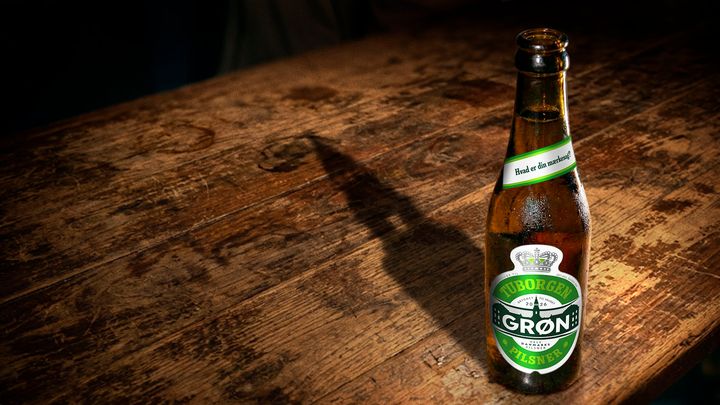 Fem studerende fra DMJX står bag Tuborgen, der i anledning af valgåret stiller politiske spørgsmål. Spørgsmålene til Tuborgen er udviklet i samarbejde med den partineutrale, demokratiske ungdomsorganisation SAGA.