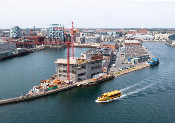I BIGs nye hovedsæde i Nordhavn står betonoverflader frit eksponerede og har dermed optimale betingelser for at optage CO2. Foto:  BIG
