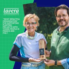 Sven Kallen awards the LifeTerra Award 2024 to Sabine Kästner, Sustainability Officer at Laverana, during a planting project in Italy