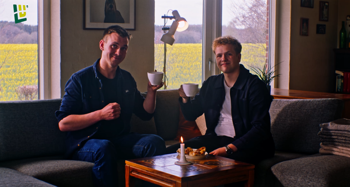 ”Herude kommer vi hinanden ved, og det føles som en selvfølge at række ud og spørge om og tilbyde sin hjælp, og nogle gange starter det bare med en kop kaffe,” siger Jacob Neimann (tv.), der er en af de LU'ere, der er med i LandboUngdoms nye kampagnefilm.