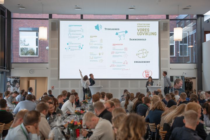 LandboUngdom står over for et historisk formandsvalg, når medlemmerne ved det kommende årsmøde lørdag d. 26. september skal vælge en ny formand. Begge kandidater peger på fællesskabet som organisationens største styrke, men har hver deres perspektiv på, hvordan LandboUngdom skal udvikle sig fremover.