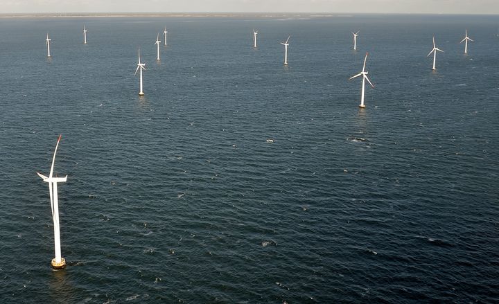 Havvindmølleparkerne Nysted og Middelgrunden kan fortsætte med at producere grøn strøm. Foto: Colourbox.