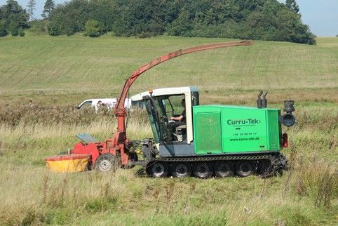 Den nyudviklede høstmaskine, der kan høste græs på vandmættede lavbundsjorde