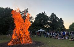 Sankthans på Færgegården favner både ældgamle og nyere traditioner. Foto: ROMU