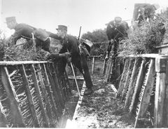 Soldater træner deres færdigheder under 1. verdenskrig. Foto: Rigsarkivet