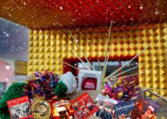 Merry Freakin’ Jul er titlen på en ny og fremover tilbagevendende juleudstilling på hele Danmarks rockmuseum, RAGNAROCK. Museet er gået på jagt efter lyden af jul, og udstillingen dækker alt fra de største juleklassikere til obskure, platte og perverse fortolkninger af højtidens toner. Foto og bearbejdning: Kristian Grøndahl /ROMU