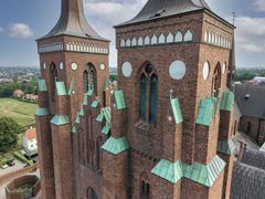 Roskilde Domkirke er UNESCO verdensarv på grund af det enestående håndværk. Domkirken er et enestående eksempel på den tidlige brug af teglsten til opførelse af store kirkebygninger, og var afgørende for udbredelsen af tegl i Skandinavien. Foto: Mik Dahl, Storyflight