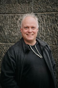 Det er Esben Danielsen, direktør for Kulturens Analyseinstitut, som holder årets Grundlovstale i gården på Roskilde Museum den 5. juni. Han vil blandt andet tale om kulturens sammenhængskraft. PR FOTO