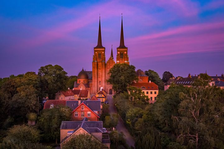 Roskilde Domkirke kan fejre 30 år som verdensarvssted. Det markeres med tre dages fejring i kirken og domkirkebyen Roskilde d. 23.-25. oktober.