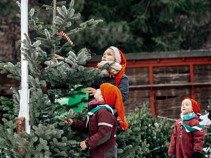Når nisser, børn og andet godtfolk igen samles til "Jul på Færgegården" vil der i år være endnu mere at opleve, blandt andet er arrangementet udvidet med et hyggeligt julemarked, ligesom der vil være endnu flere aktiviteter for de yngste.