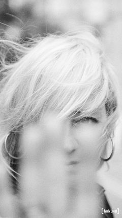 Musikeren, sangeren og sangskriveren Dicte har sat en del af sin kampdag af til at gæste foyerscenen på rockmuseet til en samtale om kvinder i musik. Det gør hun i selskab med musikerkollegaen A Mess og forfatteren Anya Mathilde Poulsen til en samtale modereret af Elise Ligaard.