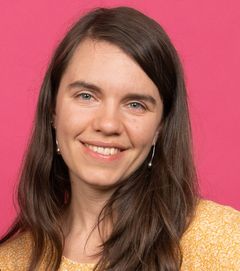 Elise Ligaard forsker og forfatter med særlig interesse for feminisme, populærkultur og musikantropologi. På kvindernes kampdag den 8. marts kan du møde hende i rollen som moderator, når rockmuseet har bragt Dicte, A Mess og Anya Mathilde Poulsen sammen til en samtale med liveindslag om musikkens kvinder.