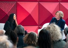 I løbet af de ti år Rockmuseet har eksisteret, har en lang række store musikpersonligheder bidraget til den store fælles fortælling om dansk rock, pop og ungdomskultur. Her er det Annisette i samtale med Clement Behrendt Kjersgaard til "Historien bag musikken" i 2023.