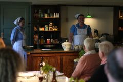 Lützhøfts Købmandsgaard gentager sidste års succes med middag, fællessang og foredrag. Den 19. maj inviterer museet til en rejse gennem strenge kostpyramider og bugnende spekulantborde i samarbejde med Historiske Middage.