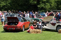 Roskilde Ring kommer til at summe af motorstøj og forventning den 5. juni, når arrangementet Ringen Rundt ruller ud af pitten og omdanner Roskilde Ring til et nostalgisk paradis for alt fra bilentusiaster til børnefamilier.
