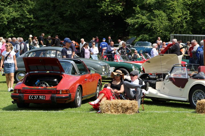 Roskilde Ring kommer til at summe af motorstøj og forventning den 5. juni, når arrangementet Ringen Rundt ruller ud af pitten og omdanner Roskilde Ring til et nostalgisk paradis for alt fra bilentusiaster til børnefamilier.
