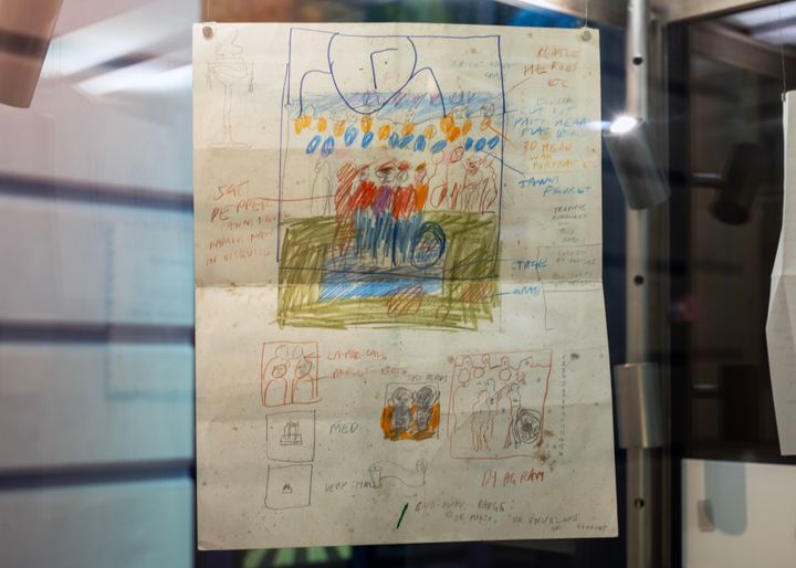 En helt særlig genstand er blevet en del af ROMUs omfattende museumssamling, nemlig Paul McCartneys håndtegnede udkast til det nu så ikoniske cover til Beatles-pladen ’Sgt. Pepper’s Lonely Hearts Club Band’. Siden foråret 2025 har tegningen kunnet opleves i Rockmuseets særudstilling "Birthe & Beatles".