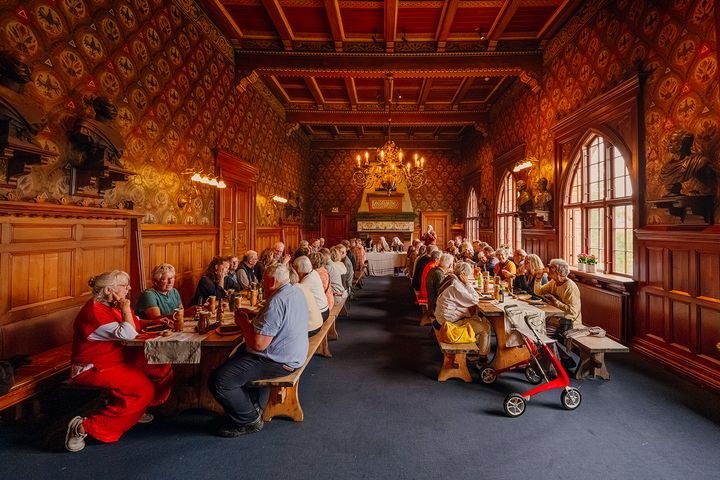 Igen i år bliver der inviteret til middelaldertaffel i den gamle byrådssal under Roskilde Middelalderdage. Her kan man - hvis man indløser billet - få kulinariske historier, mens man smager middelalderens mad og drikke.