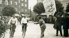 Det legendariske cykelløb mellem Bøffen og Bananen udspillede sig i 1931. Nu efterlyser Joachim Randrup, der er barnebarn til Bøffen, efterkommere til Bananen i håbet om, at succesen kan gentages.