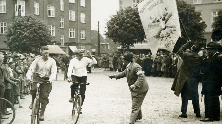 Det legendariske cykelløb mellem Bøffen og Bananen udspillede sig i 1931. Nu efterlyser Joachim Randrup, der er barnebarn til Bøffen, efterkommere til Bananen i håbet om, at succesen kan gentages.
